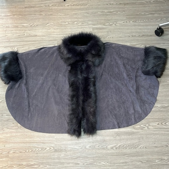 JAYLEY Grey Faux Fur Faux Suede Cape - Picture 13 of 13